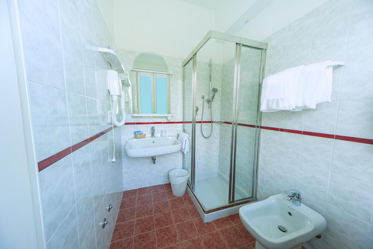 Club Hotel Olivi - Tennis Center Malcesine Exterior photo