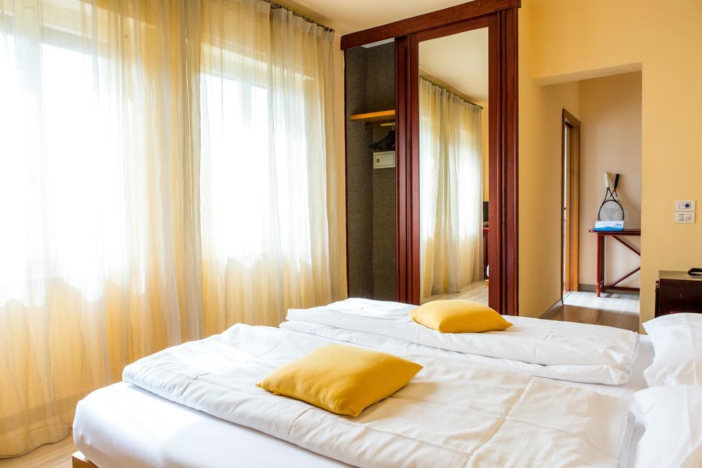 Club Hotel Olivi - Tennis Center Malcesine Exterior photo