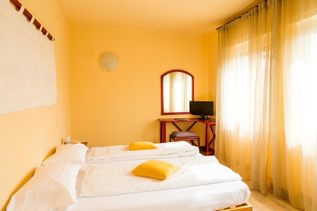 Club Hotel Olivi - Tennis Center Malcesine Exterior photo