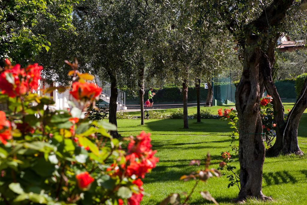 Club Hotel Olivi - Tennis Center Malcesine Exterior photo