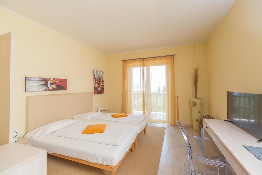 Club Hotel Olivi - Tennis Center Malcesine Exterior photo