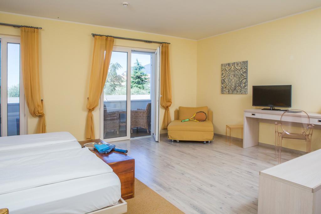 Club Hotel Olivi - Tennis Center Malcesine Exterior photo