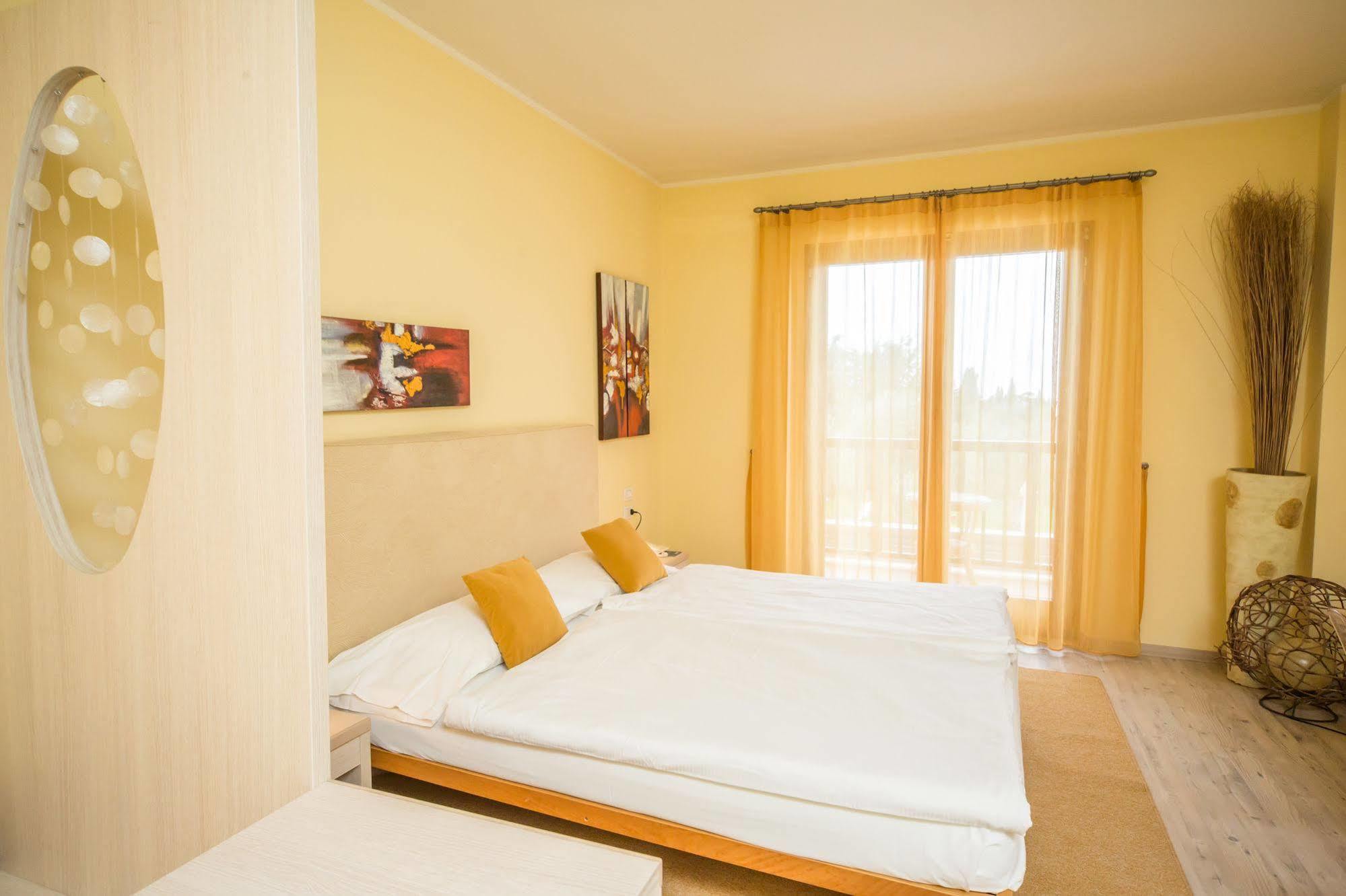 Club Hotel Olivi - Tennis Center Malcesine Exterior photo